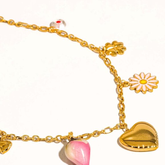 Hannah 18K Gold Non-Tarnish Vintage Floral Charm Necklace - Picture 3 of 5